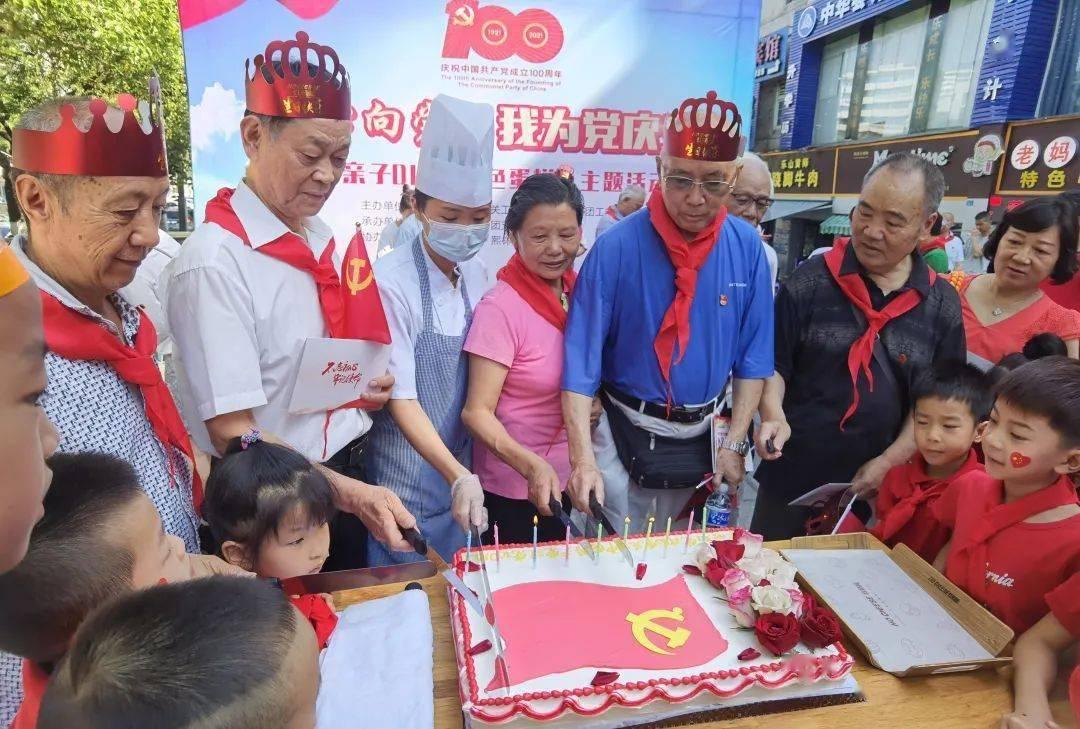 马来西亚一载有中国游客客车发生事故 2人受伤送医